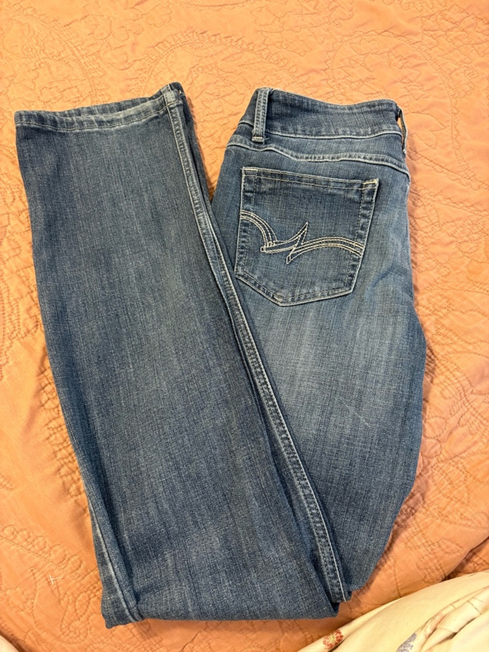 Women's Straight Leg Jeans in Medium Blue with Embroidered Back Pocket